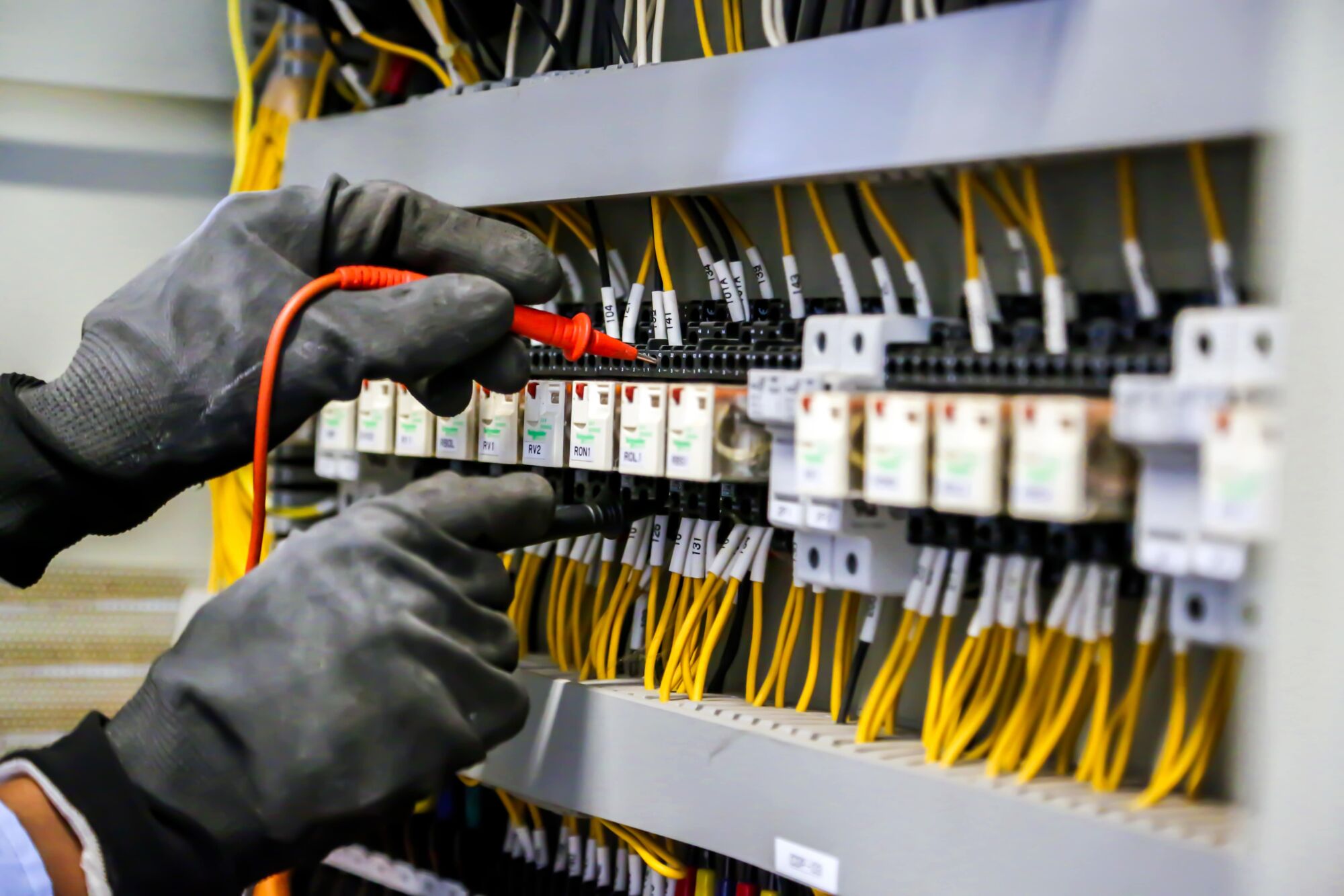 Quelles sont les normes et r&eacute;glementations d&rsquo;une installation &eacute;lectrique tertiaire ? Guebwiller